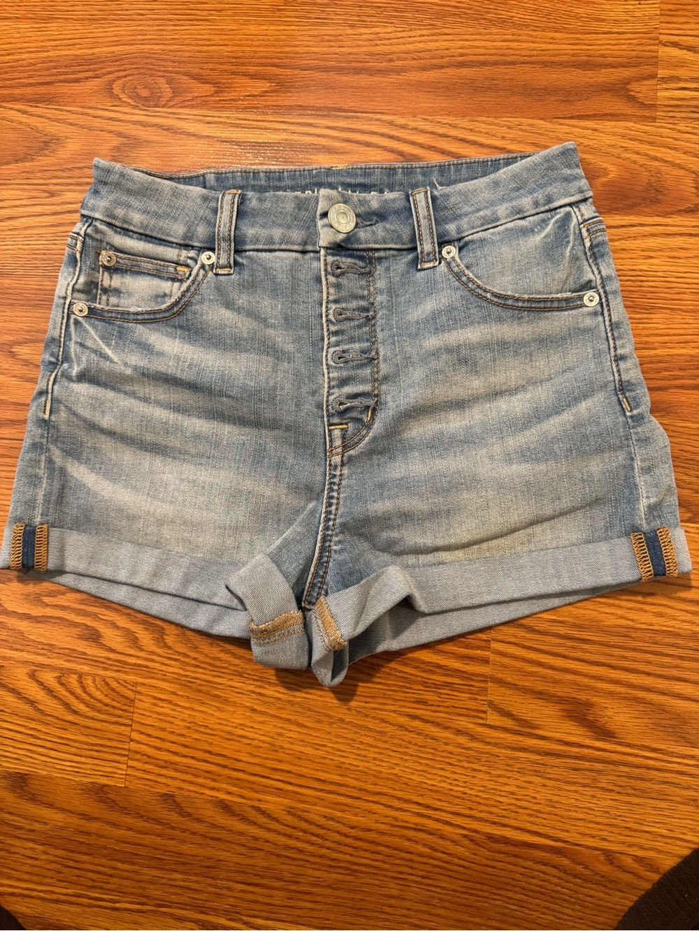 American Eagle Light Blue Denim Women's Button-Front Shorts high waisted